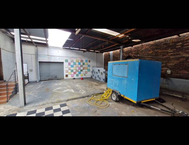400M² BUILDING TO LET IN CITY & SUBURBAN